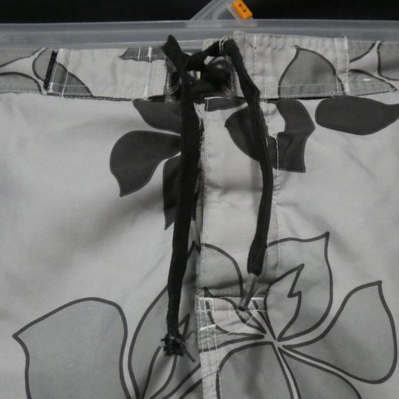 OLD NAVY | size 18 | Floral Print Swim Trunks | Mesh Lining - Picture 4 of 14